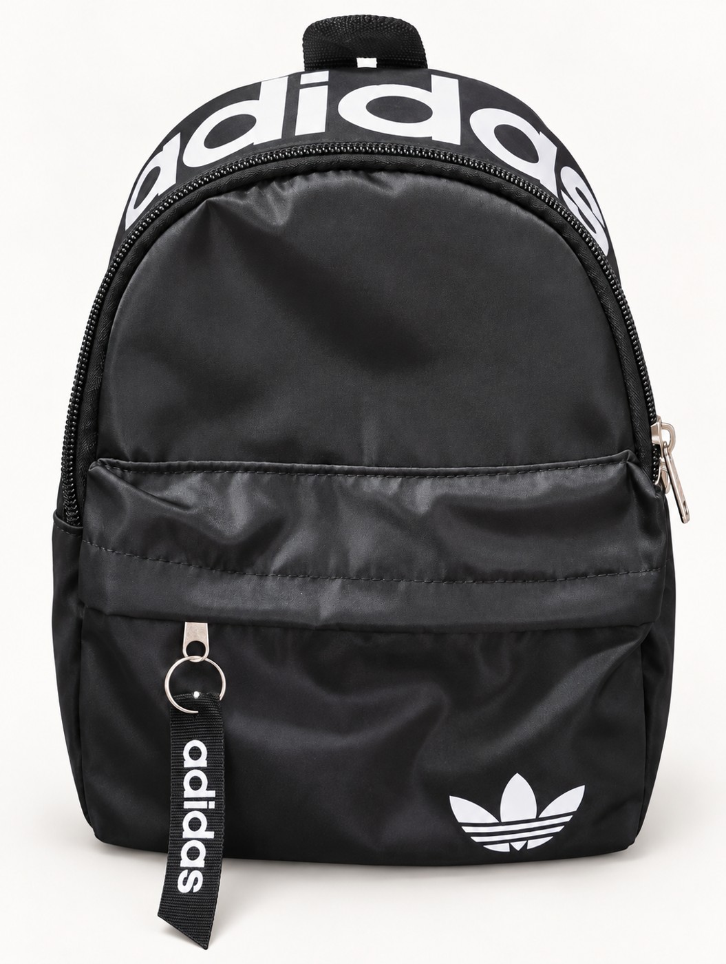 Mochila deportiva negra vista de frente